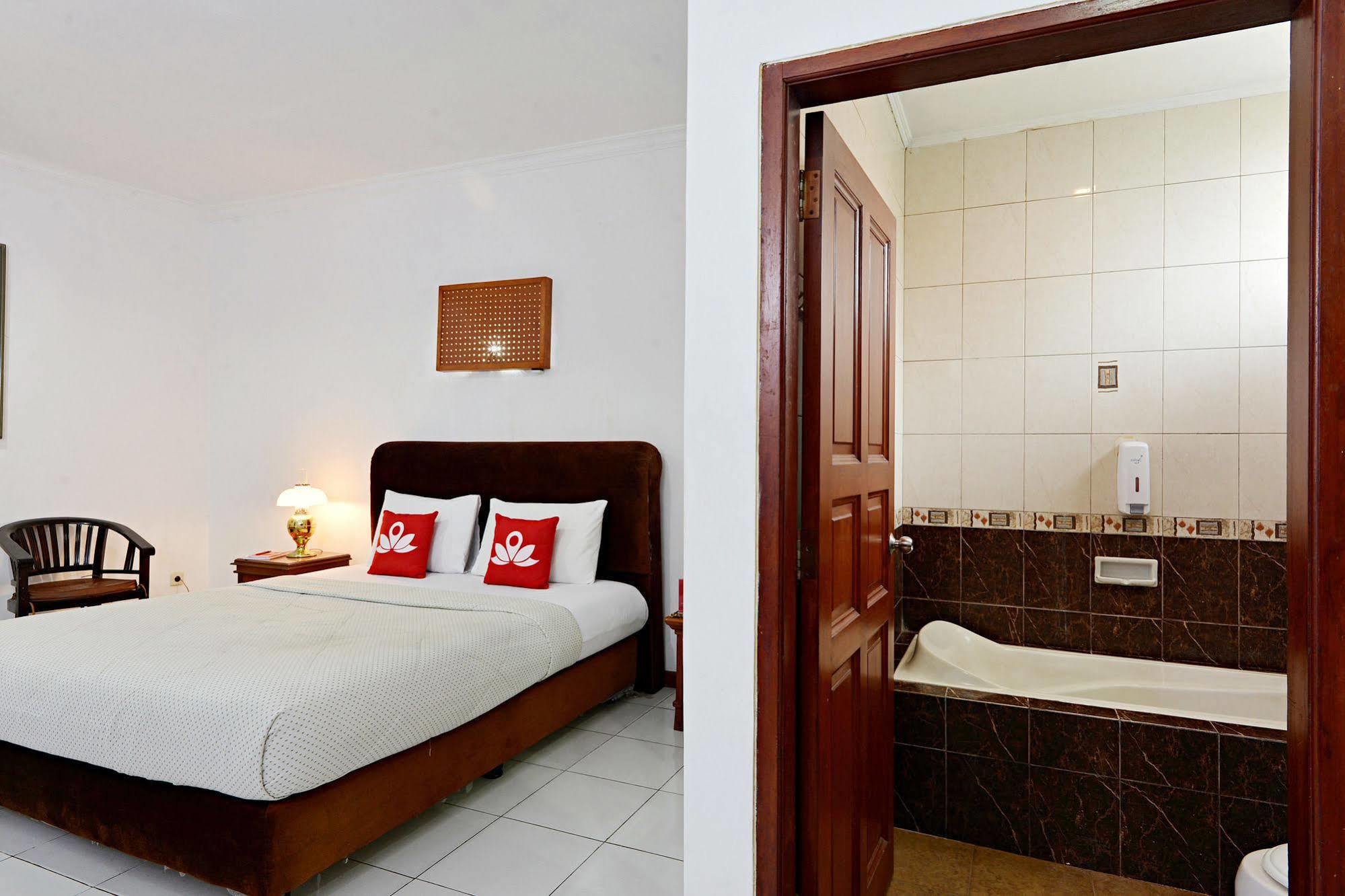 Zen Rooms Villa Duta Bogor Exterior photo
